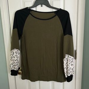 Green long sleeve t shirt